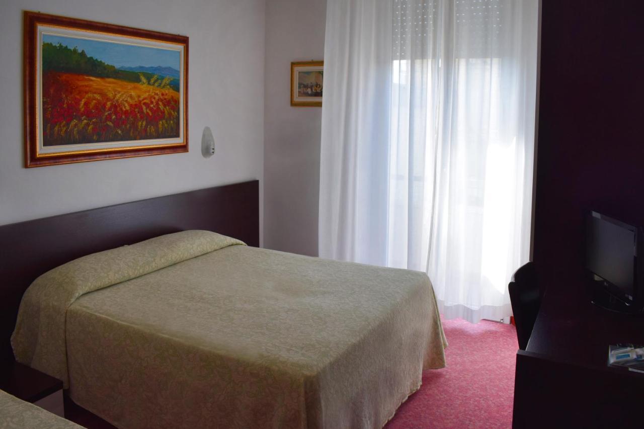 Hotel Igea Spiaggia Белариа-Игеа Марина Екстериор снимка
