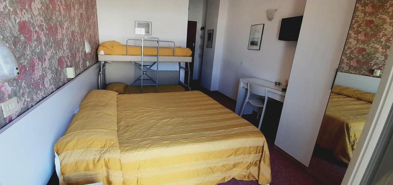 Hotel Igea Spiaggia Белариа-Игеа Марина Екстериор снимка