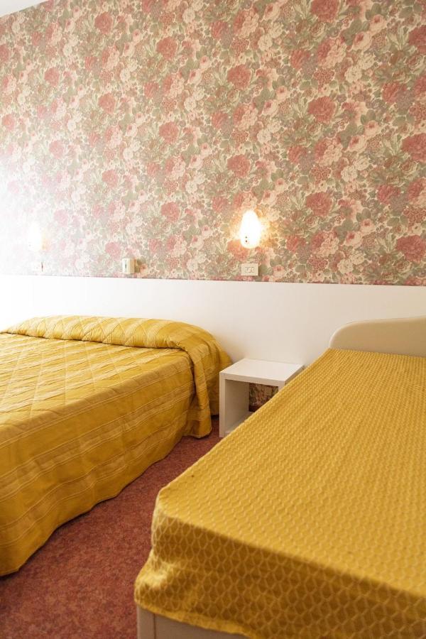 Hotel Igea Spiaggia Белариа-Игеа Марина Екстериор снимка