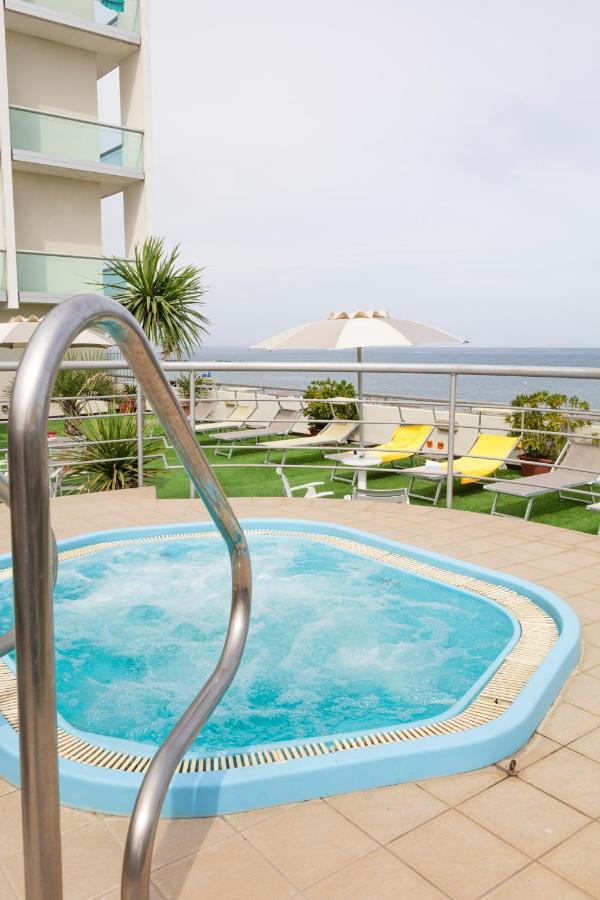 Hotel Igea Spiaggia Белариа-Игеа Марина Екстериор снимка