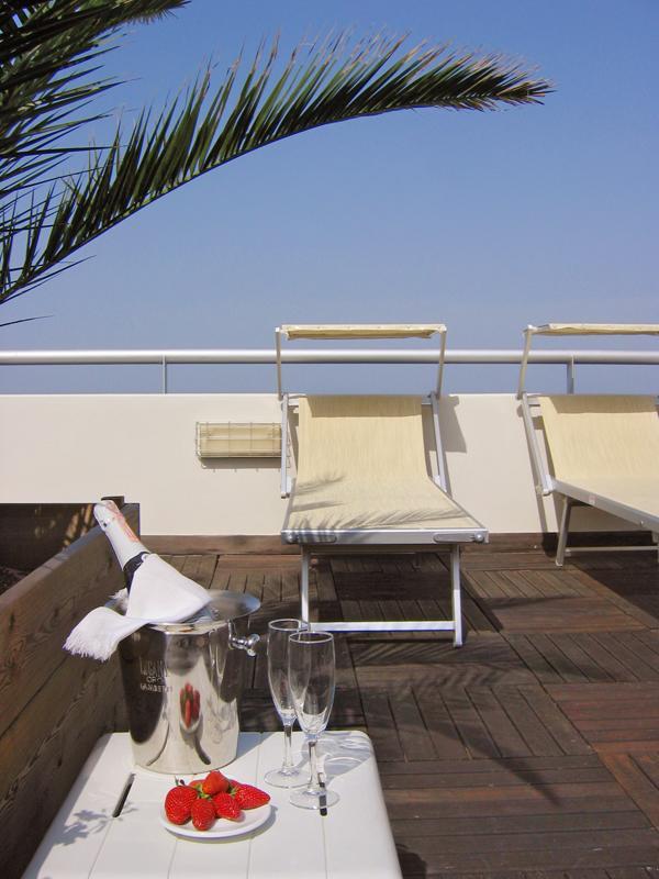 Hotel Igea Spiaggia Белариа-Игеа Марина Екстериор снимка