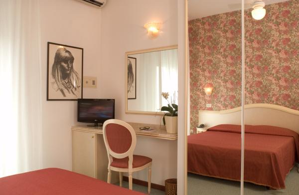 Hotel Igea Spiaggia Белариа-Игеа Марина Екстериор снимка