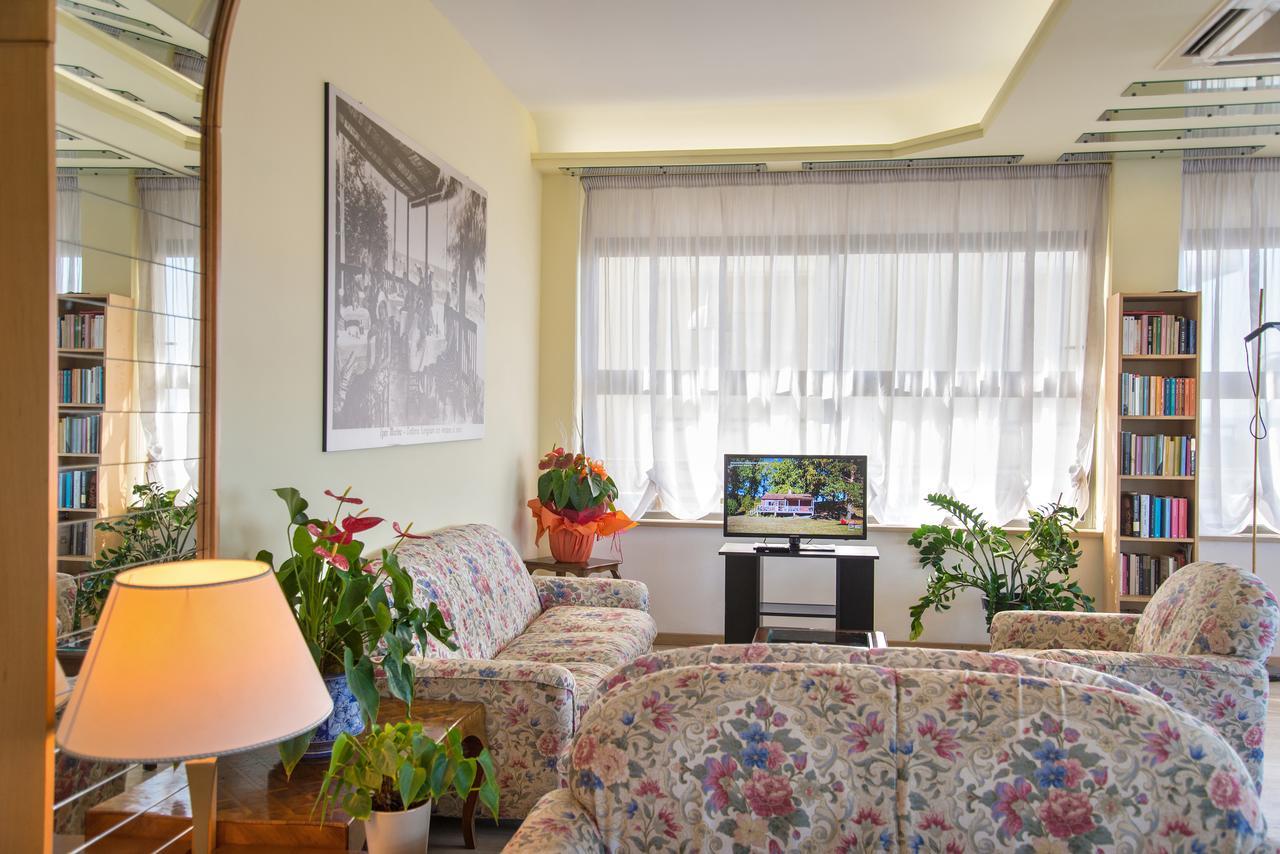 Hotel Igea Spiaggia Белариа-Игеа Марина Екстериор снимка
