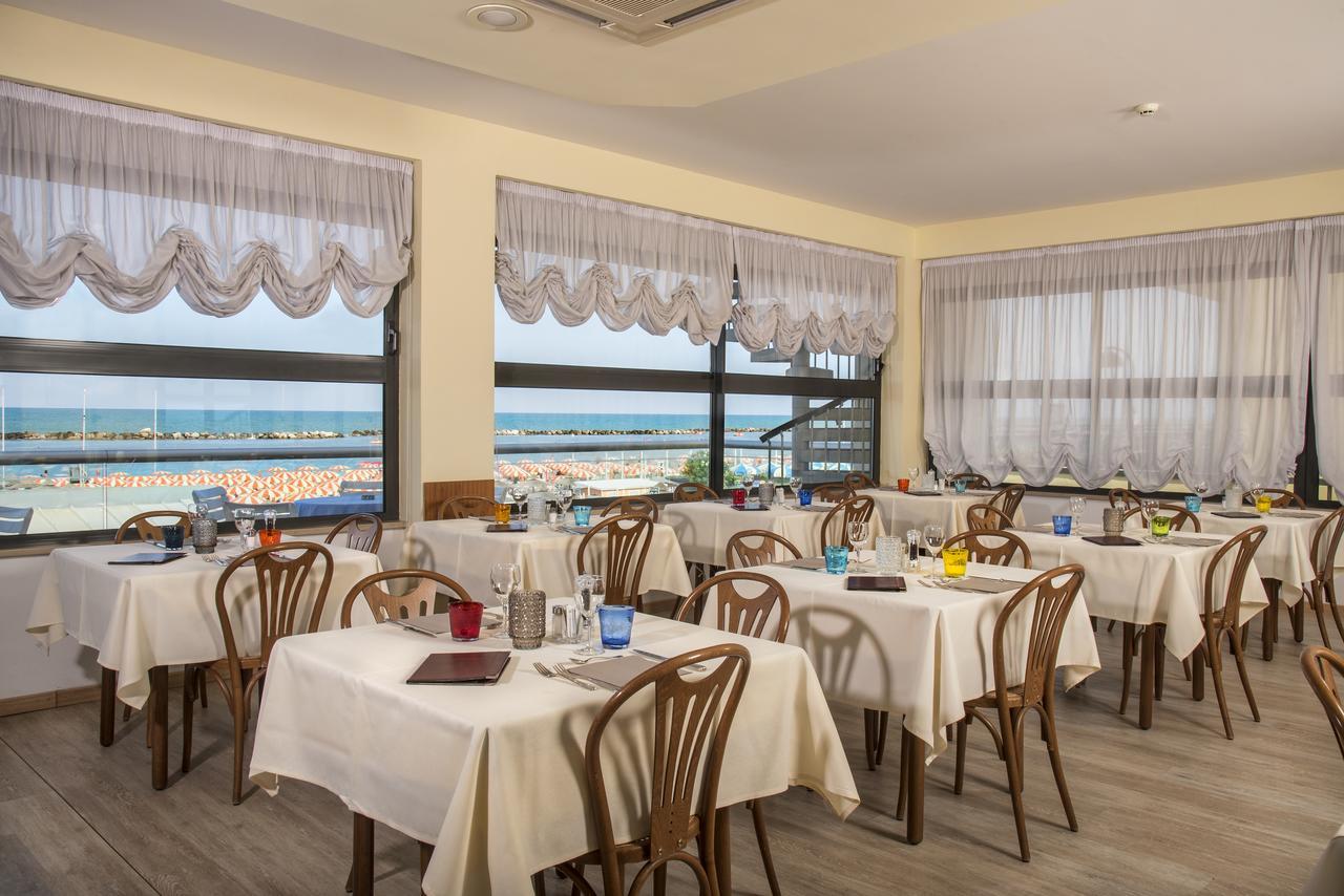 Hotel Igea Spiaggia Белариа-Игеа Марина Екстериор снимка